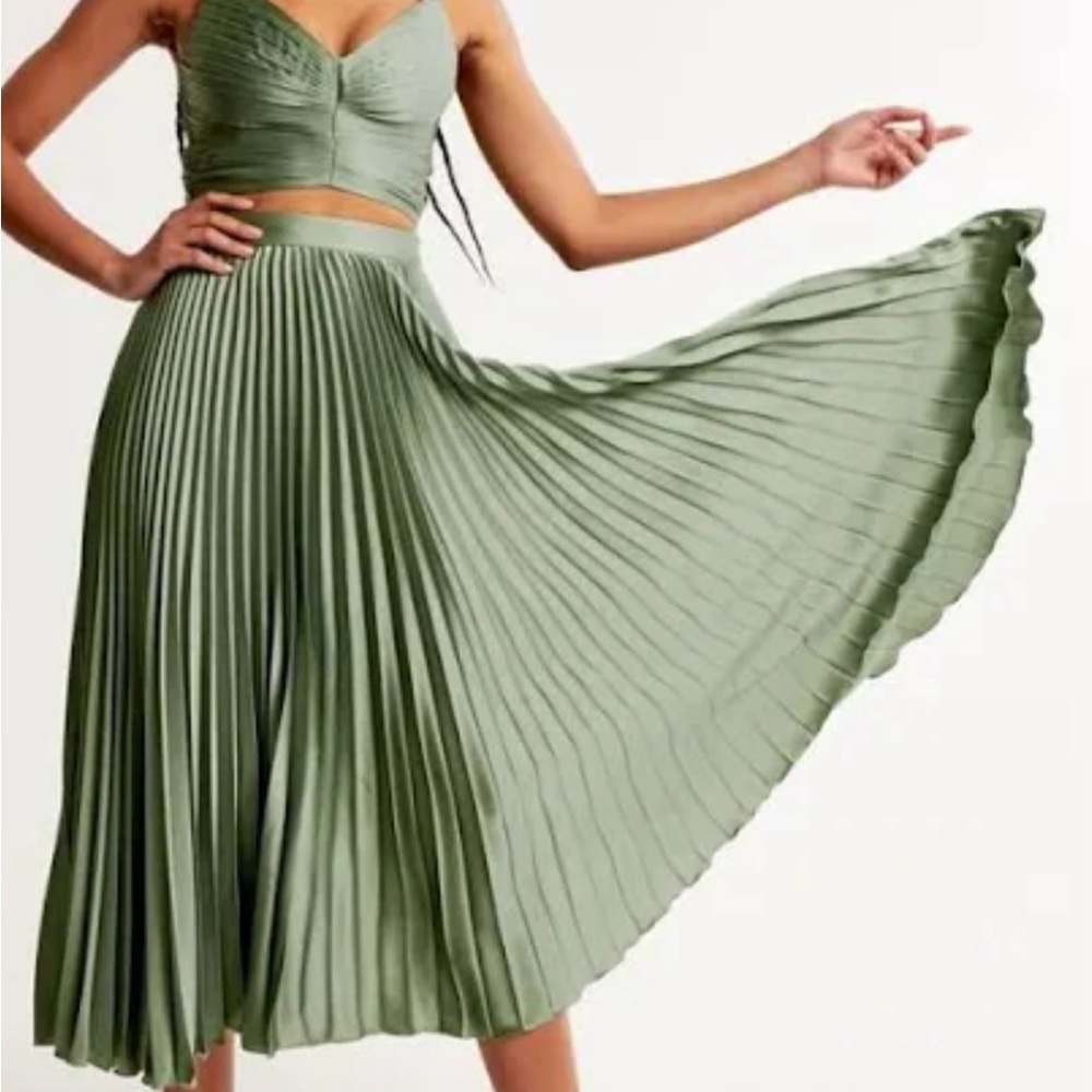 Abercrombie green satin pleated midi skirt